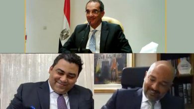 صورة وزير الاتصالات يشهد توقيع اتفاقية بين “المصرية للاتصالات” و”اتصالات مصر” لخدمات التراسل والبنية التحتية بقيمة 2 مليار جنيه