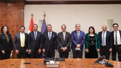صورة  وزير الاتصالات  ورئيس بنك مصر يشهدان توقيع بروتوكول تعاون للتكامل بين البنك ومنصة مصر الرقمية