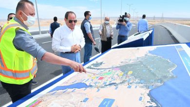 صورة الرئيس السيسي يتفقد اعمال التطوير على امتداد طريق القاهرة السويس