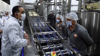 صورة رئيس الوزراء يزور عددا من مصانع المنتجات الغذائية بالمنطقة الاستثمارية بالسادس من أكتوبر
