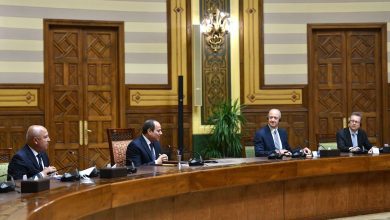 صورة الرئيس  السيسي  يشهد توقيع التعاقد مع شركة “سيمنز” العالمية، لإنشاء منظومة متكاملة للقطار الكهربائي السريع في مصر 