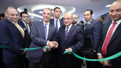 صورة وزيرا العدل والاتصالات يشهدان افتتاح أول فرع توثيق مسائي داخل فرع شركة اتصالات مصر