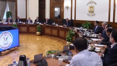 صورة بحضور جميع الأطراف: رئيس الوزراء يعقد اجتماعا لحل مشكلة نقص الأعلاف في صناعة الدواجن
