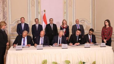صورة رئيس الوزراء ووزير الاتصالات يشهدان توقيع اتفاقية بين شركة “أتوس” و”إيتيدا”لتوسيع عمليات الشركة في مصر