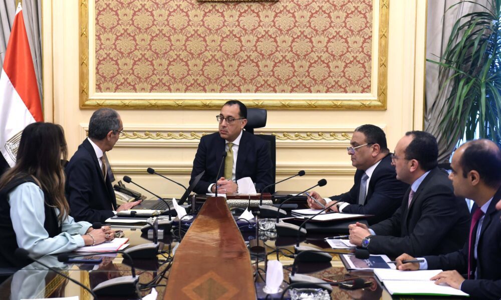 رئيس الوزراء يتابع مع وزير الاتصالات مقترحات إنشاء مدينة مصر الرقمية