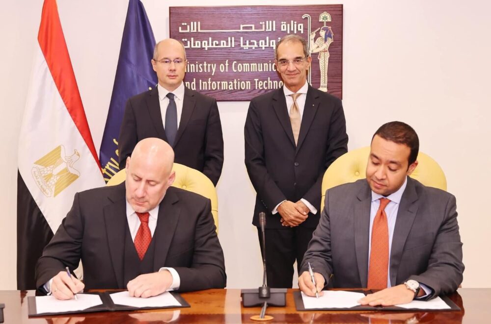 وزير الاتصالات  يشهد توقيع مذكرة تفاهم بين المصرية للاتصالات ومجموعة 4iG المجرية