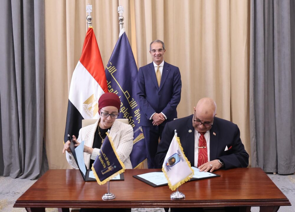 وزير الاتصالات  يشهد توقيع بروتوكول تعاون مع جامعة الأقصر لإنشاء مركز إبداع مصر الرقمية 