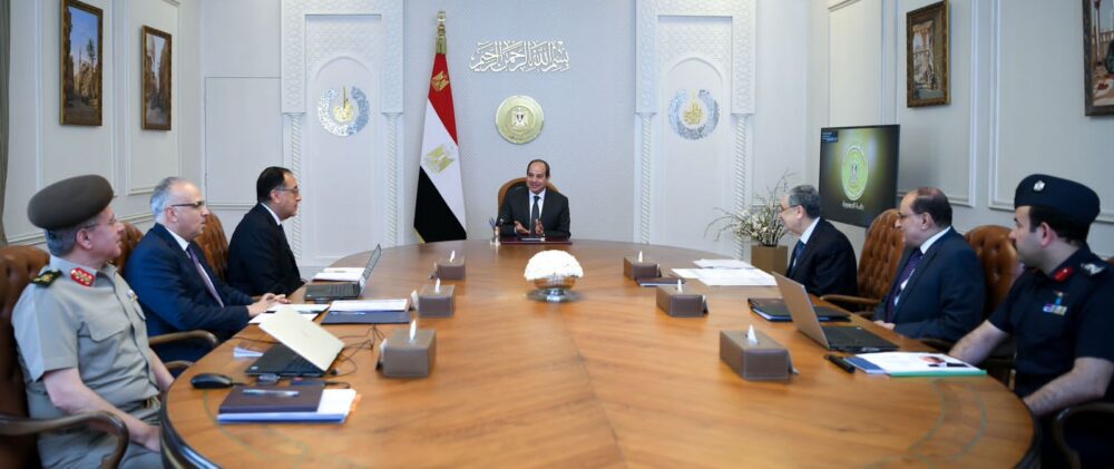 الرئيس السيسي يعقد اجتماعا لمتابعة توفير لكهرباء والمياه والري