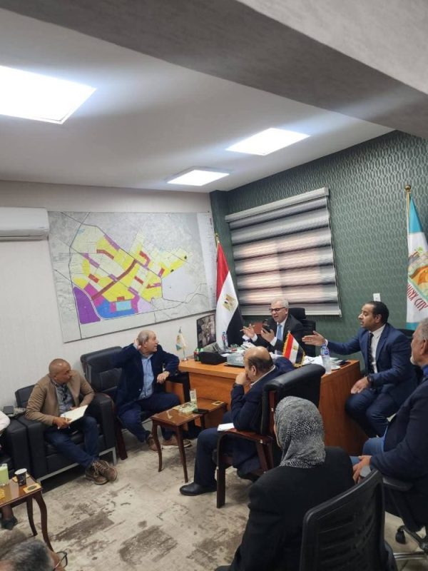 اجتماع لمتابعة ملفات تقنين الأراضي بمدينة سفنكس الجديدة
