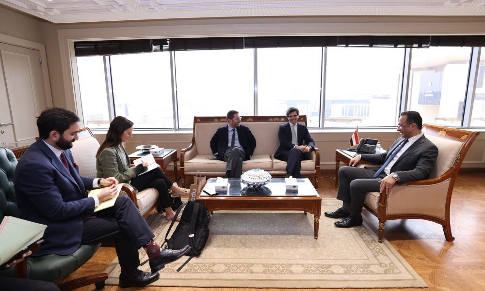 وزير الاتصالات يبحث التعاون مع جلمعة IE الإسبانية التعاون في بناء القدرات الرقمية للشباب