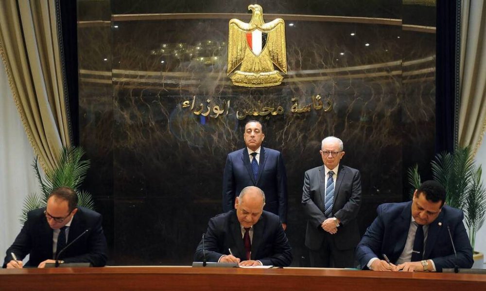 توقيع اتفاقية شراكة بين “مصر للألومنيوم” و”ترافيجورا العالمية” لتوسعة مجمع نجع حمادي