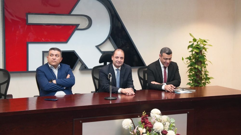 “عزام”: التشاور مع أطراف السوق لتحقيق التوازن بين جذب الاستثمار وحماية المتعاملين